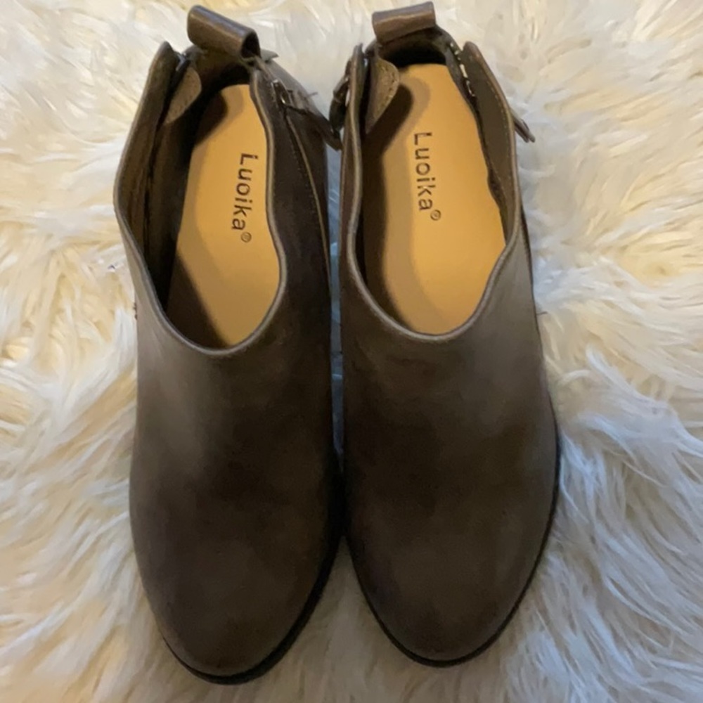 Luoika Women’s Grey Wide Width Chunky Heel Side Zipper Ankle Booties Size 9.5